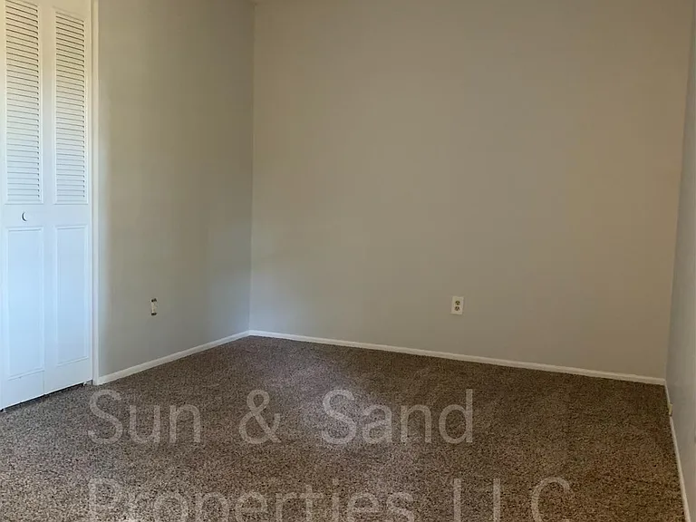 1044 Springbank Ave — Photo 7