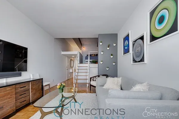 Rented by City Connections Realty | media 8