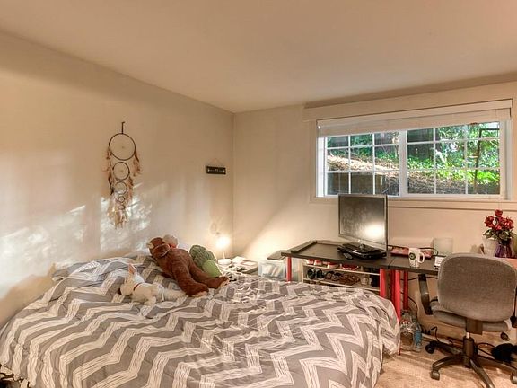 4th image of 6413 116th Ave NE