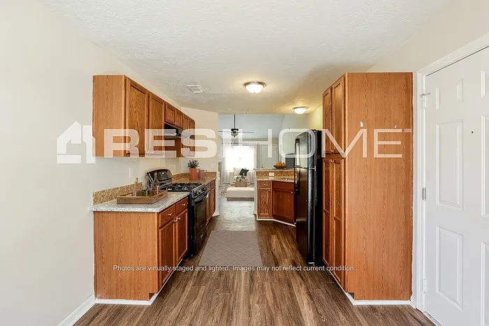 13710 Sableglen St — Photo 2
