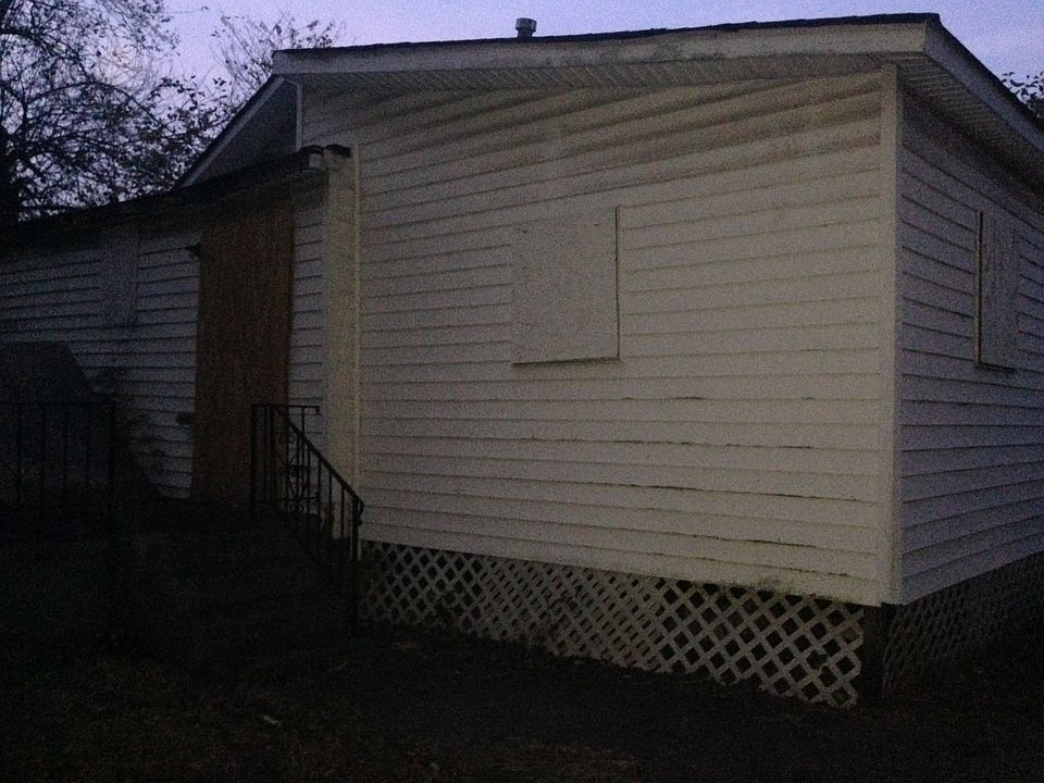 2nd image of 997 Garibaldi St SW