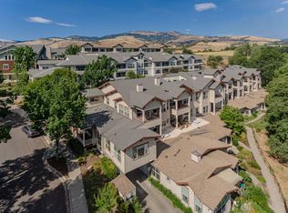 916 Mountain Meadows Cir, Ashland, OR 97520