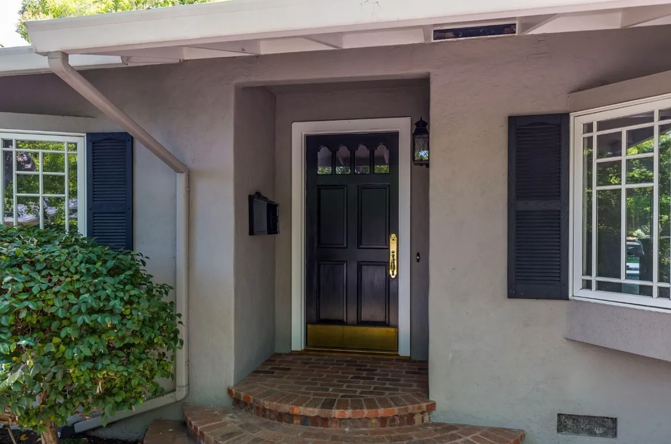 4 bed, 2700 sqft, $11,000 — Photo 3