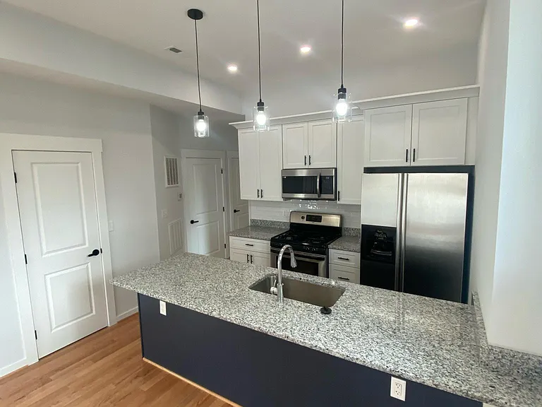 100 W Leigh St — Photo 1