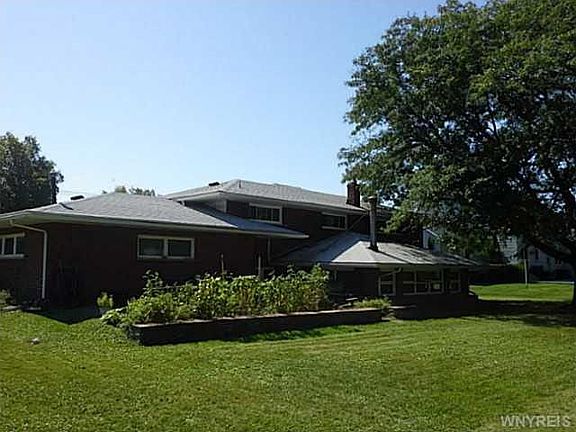 4th image of 8410 Effie Dr