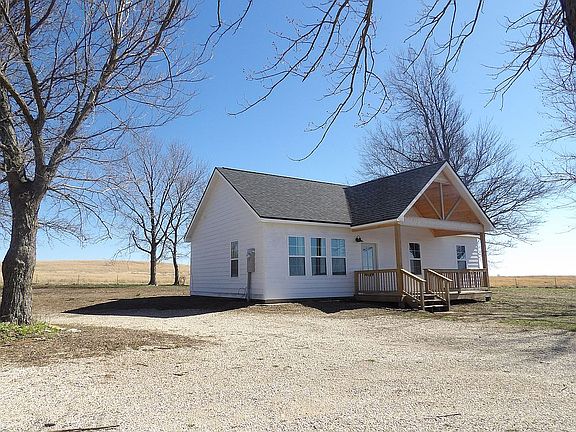 2nd image of 413 Louisiana Rd