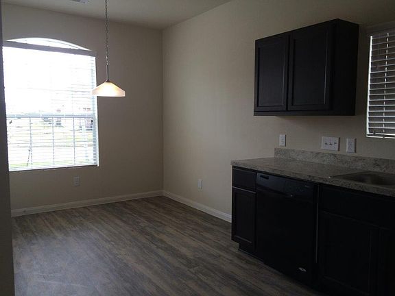 3rd image of 7 Laguna Bend Dr