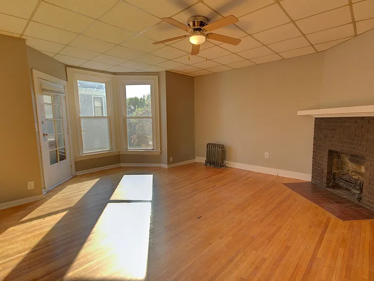 908 Bridge Ave — Photo 4