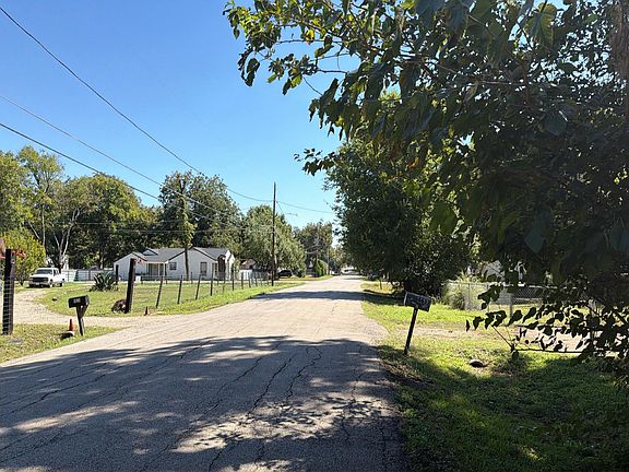 4th image of 4615 Wadsworth Dr