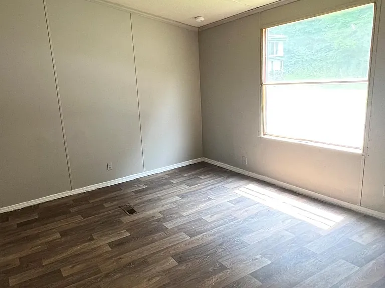 201 Ivycrest St — Photo 12
