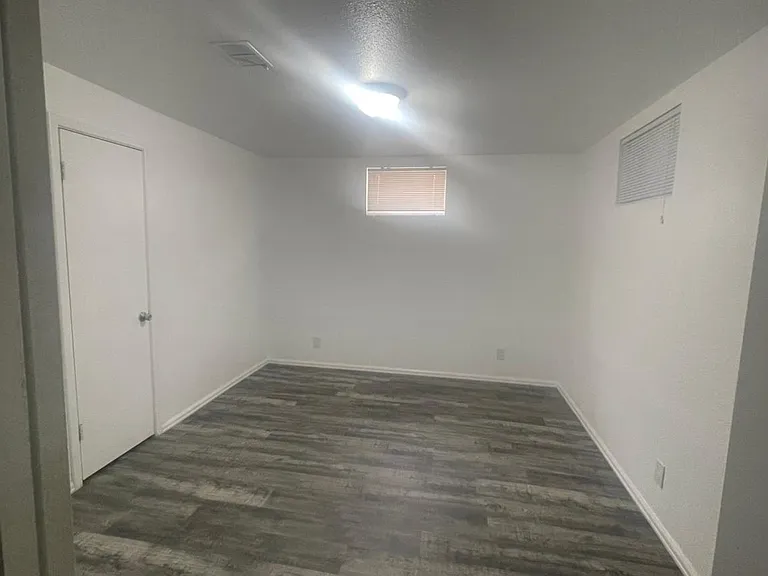 10421 Pennsylvania St — Photo 6
