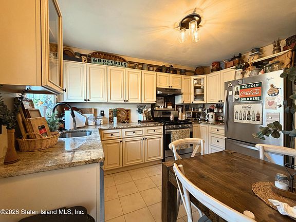 5th image of 45 Sea Gate Ct