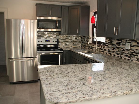 3rd image of 1704 Massey Cir