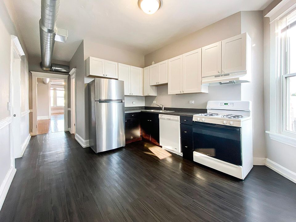 1st image of 2112 N Maplewood Ave #3