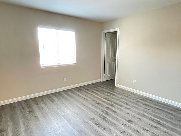 3rd image of 4077 Grand Fir Ln