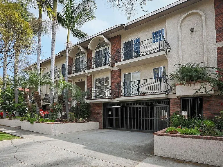 908 S Shenandoah St #103 — Photo 1
