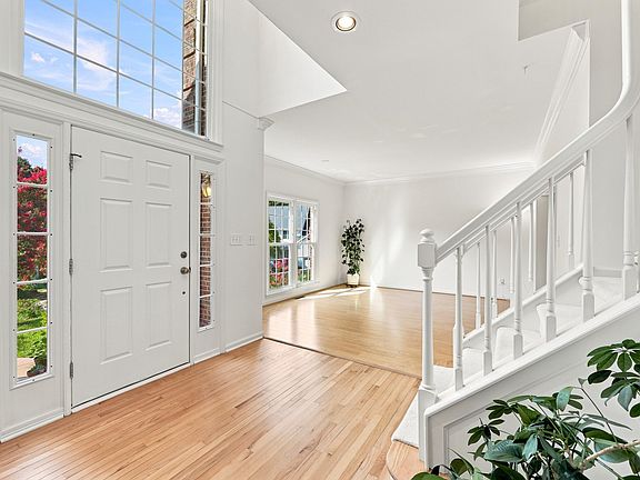 5th image of 203 Red Field St