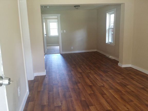 3rd image of 4809 Waller St