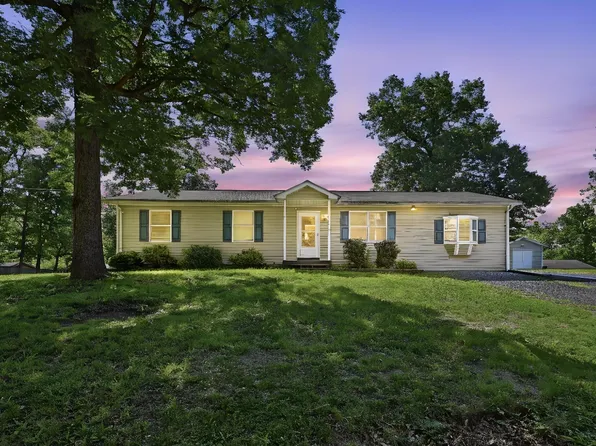 686 Rollason Dr, Front Royal, VA 22630