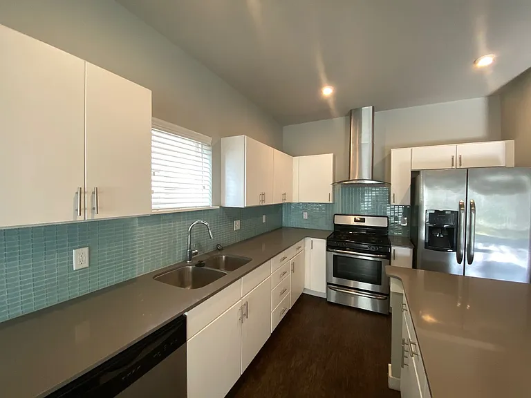 17612 Hampton Park Dr #B — Photo 7