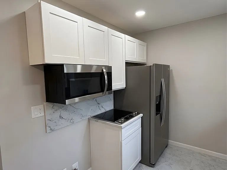 3223 W 84th St #1 — Photo 2