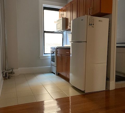 2nd image of 183 Thompson St APT D5