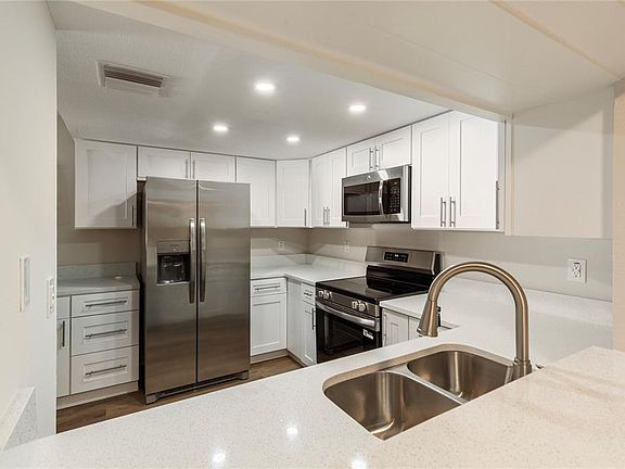 4th image of 2650 COUNTRYSIDE BOULEVARD #B302