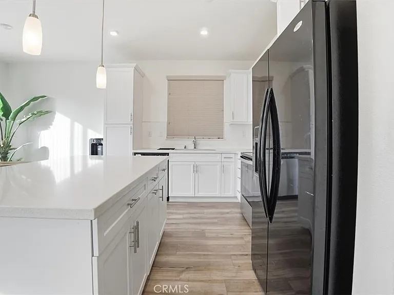 556 Enzo St — Photo 16