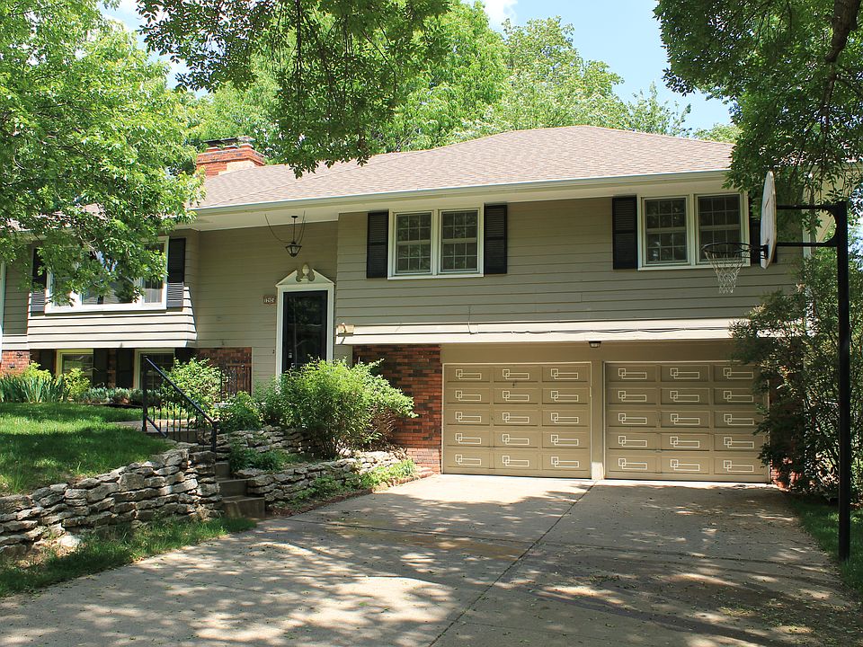 2 Car Garage with big trees