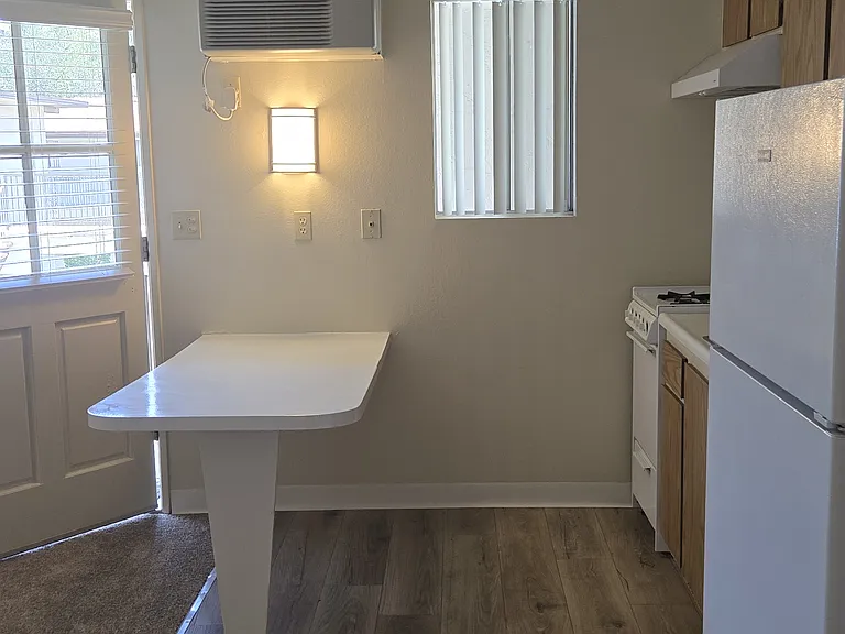 El Capitan Apartments — Photo 12