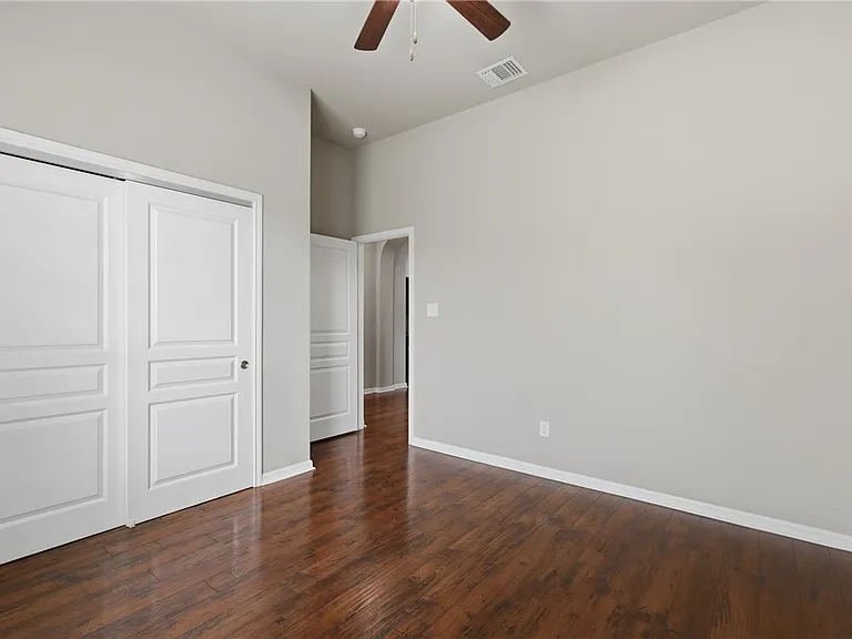 2612 Kinnersley Ct — Photo 10