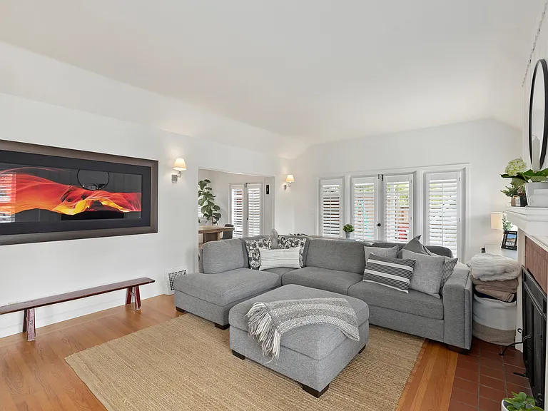 406 Edgewood Rd — Photo 4