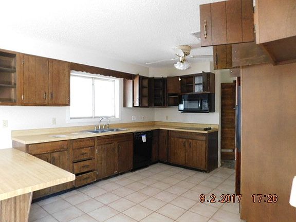 4th image of 1316 N Avenue F
