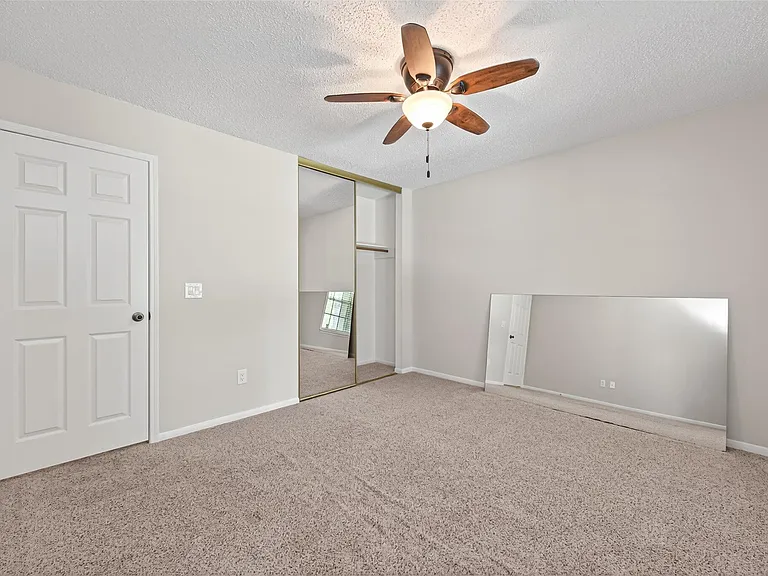 106 Breezy Point Pl — Photo 29