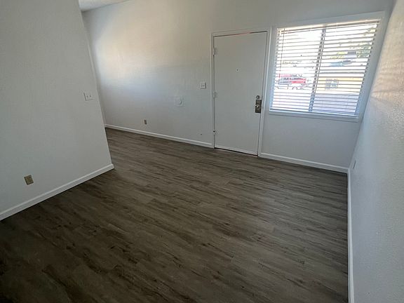 5th image of 1102 W Cheryl Dr #202