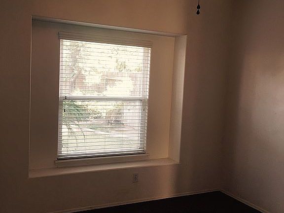 2 & 3 Bedrooms window seats