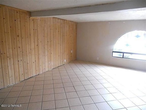 3rd image of 5761 S Catalina Ave