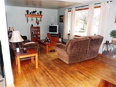 3rd image of 9880 Parkgrove St