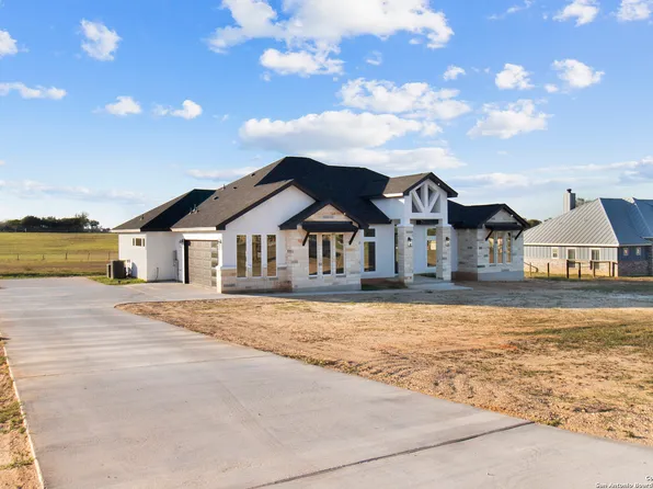 116 Western Way, Adkins, TX 78101