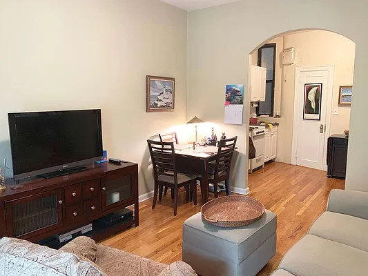 Rented by Compass | media 22