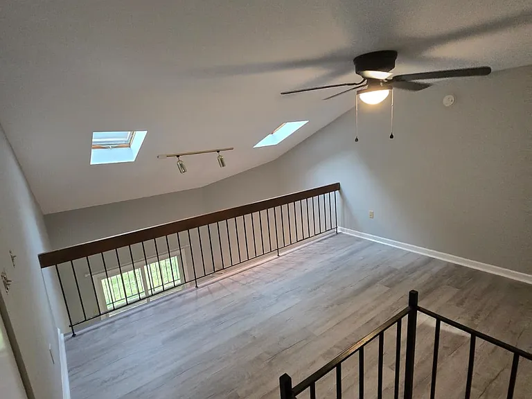 102 Valley Greene Cir — Photo 8