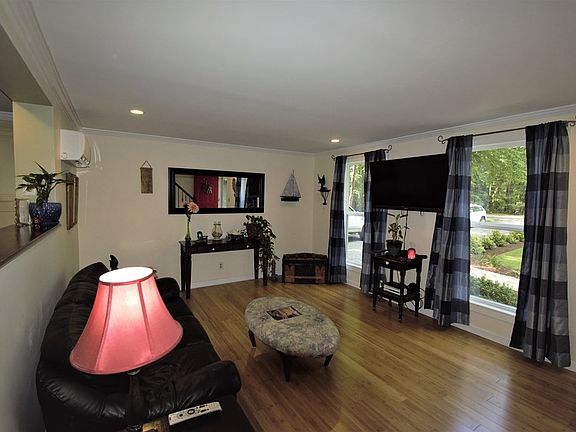 4th image of 269 Dogwood Dr