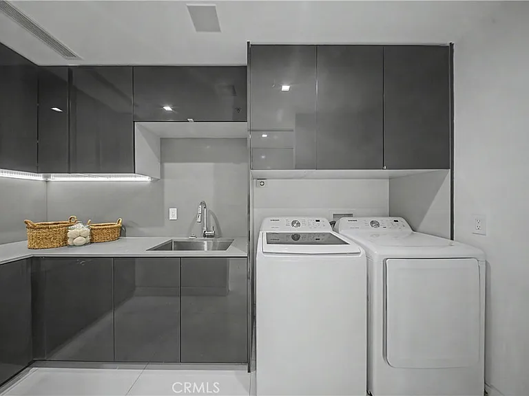 9459 Beverly Crest Dr — Photo 20