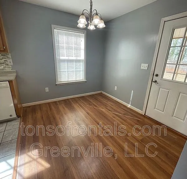 305 Scott St — Photo 15