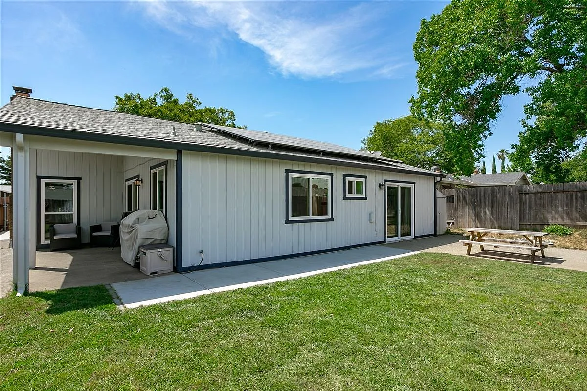 8112 Zenith Dr photo 1
