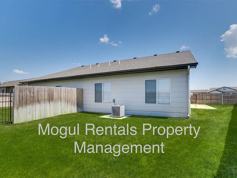592 E Martens Dr — Photo 11
