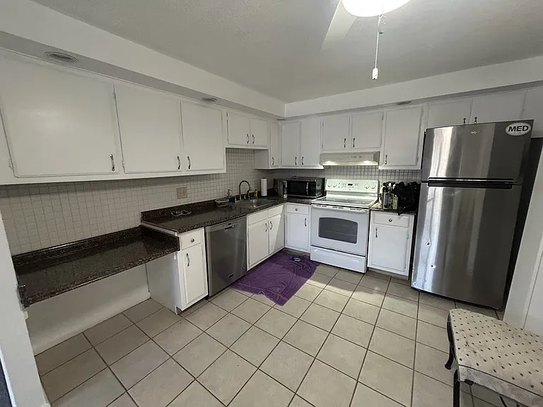 89 Pleasant St #1-C11 — Photo 4