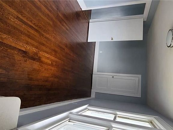 4th image of 88 Poplar St