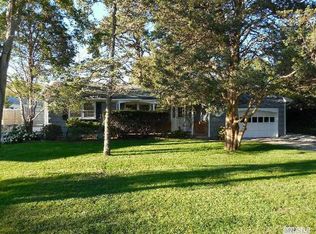 14 Flocee Ln, Hampton Bays, NY 11946