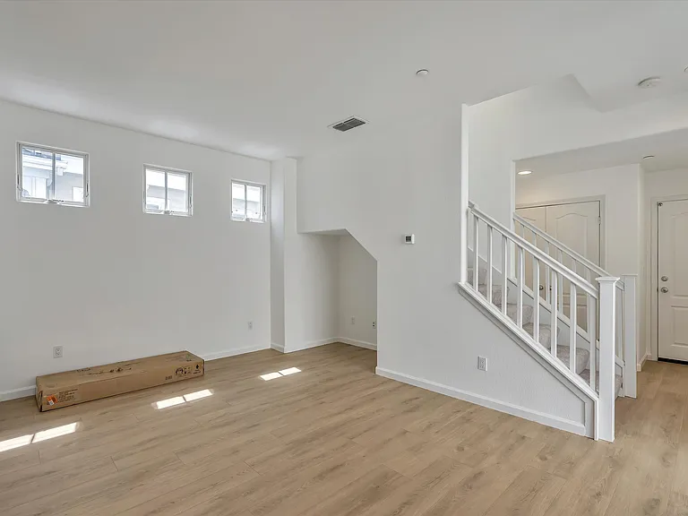 Baywood Ln — Photo 2